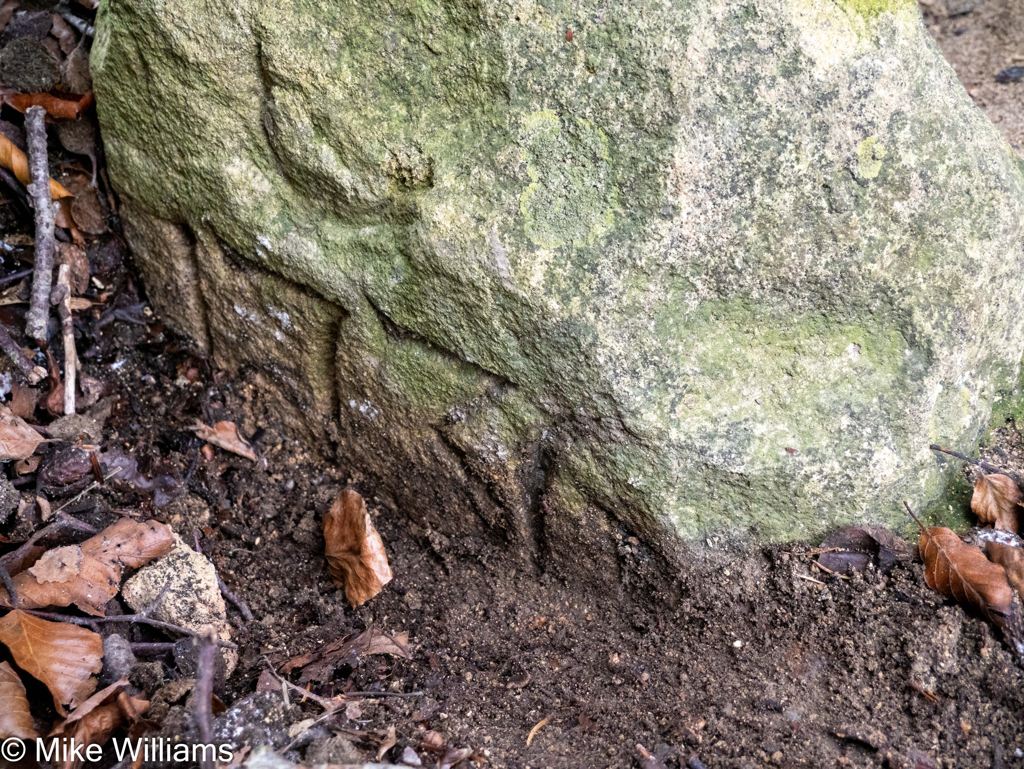 A stone with the date 1736 engraved on it