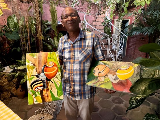 Bernardo with two pictures of painted snails
